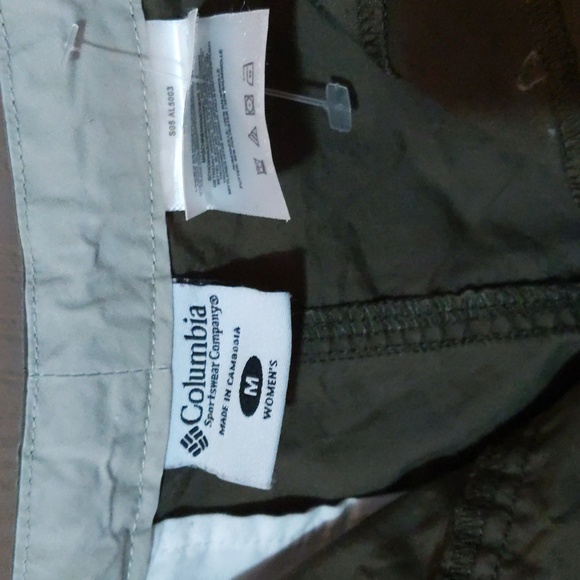 VINTAGE‼️ Columbia Green Cargo Skirt, Velcro pockets, adjustable, medium - Picture 7 of 9